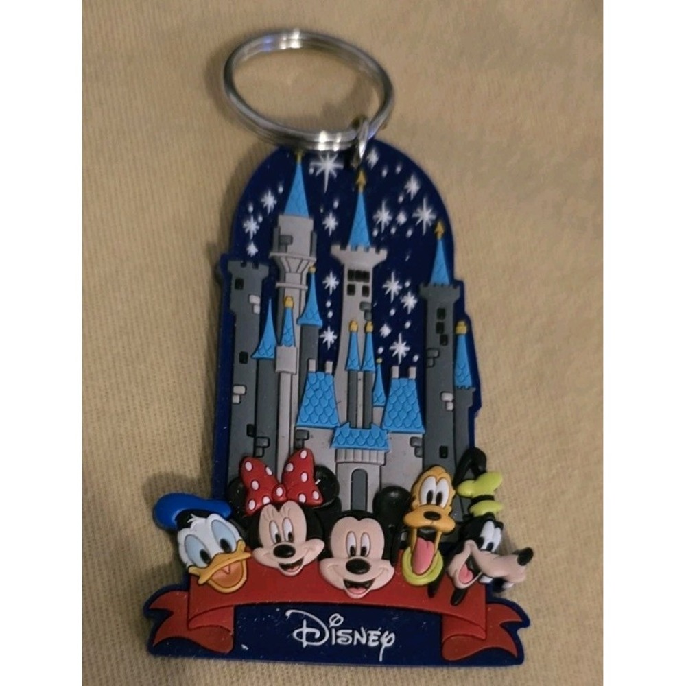 Disney Castle Keychain Mickey, Minnie, Goofy, Pluto, Donald Duck Vinyl‎ Souvenir